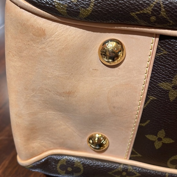 LOUIS VUITTON
Monogram Boetie MM - Picture 9 of 11